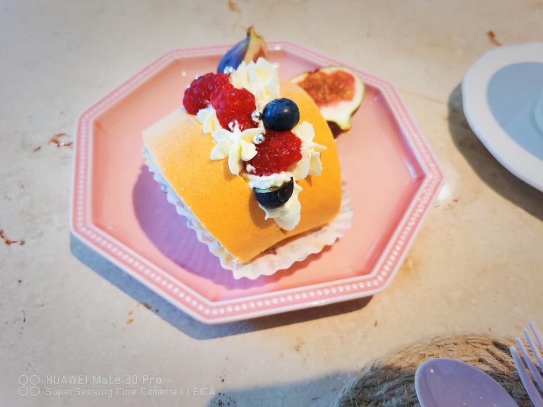 草莓抱抱卷