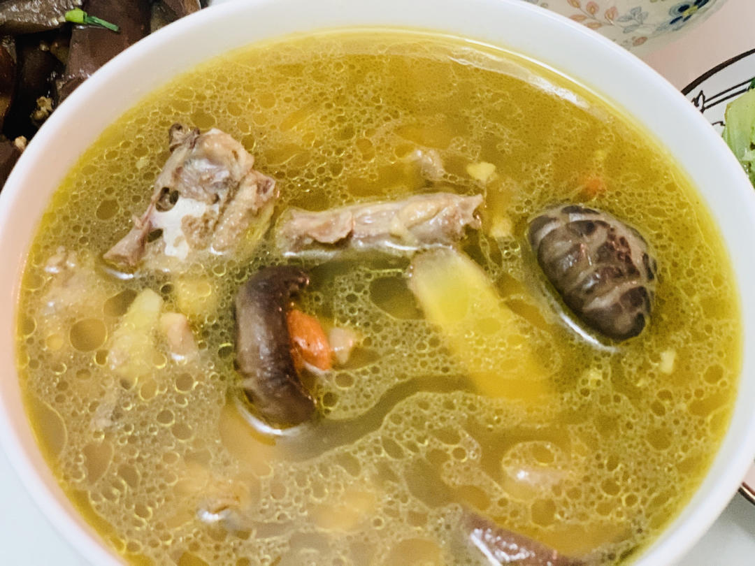香菇炖鸡汤