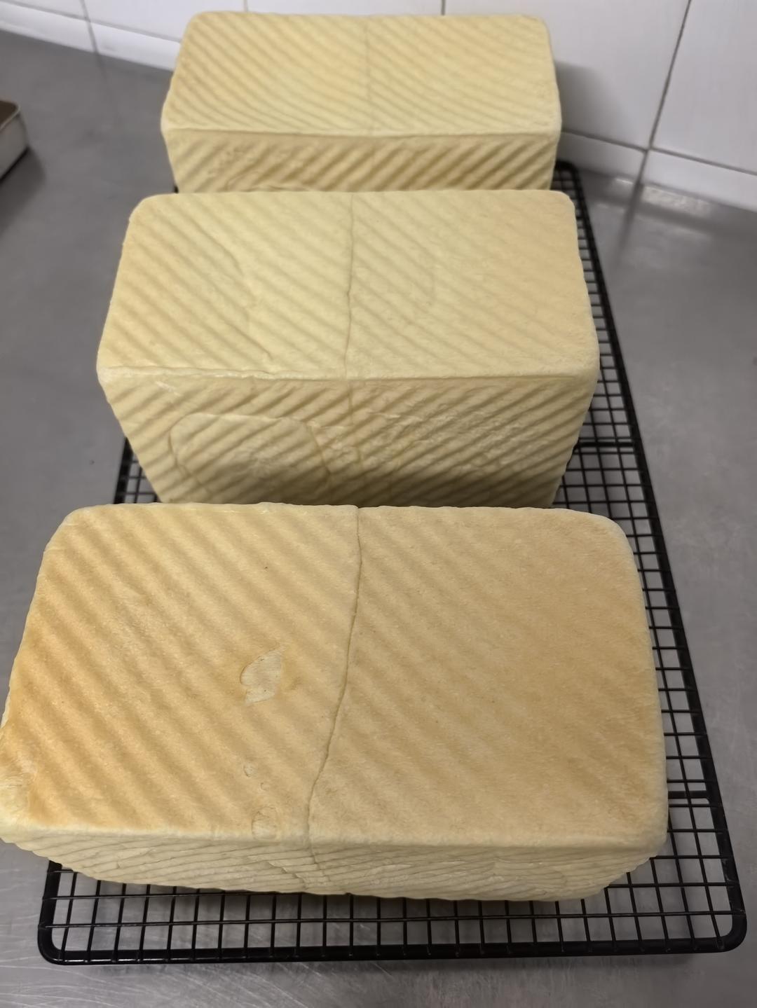 奶香四溢，可以撕着吃的直接法「鲜奶吐司」