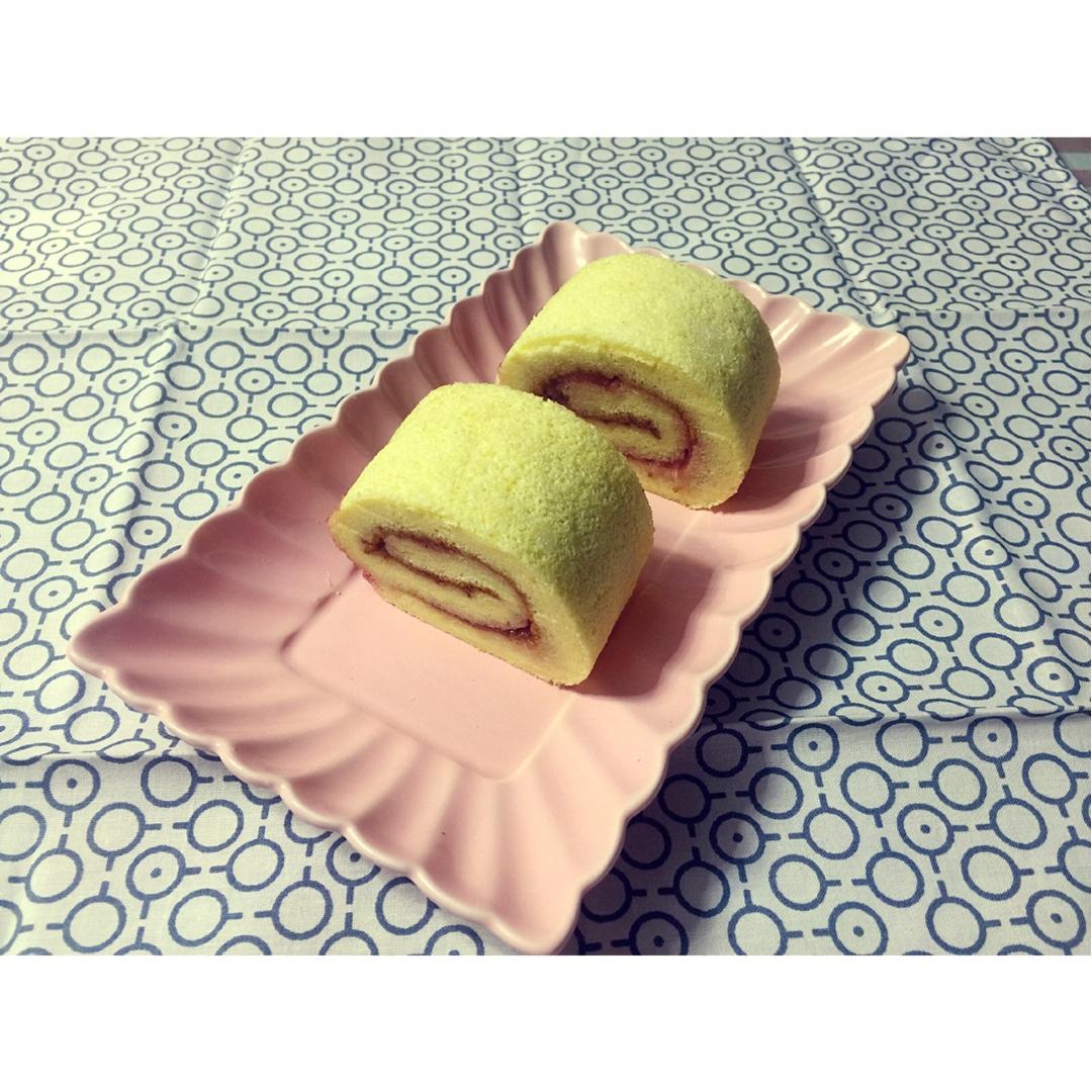 草莓酱蛋糕卷