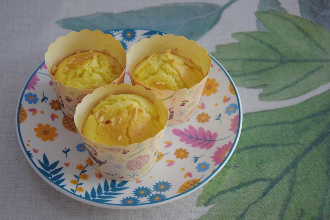 全蛋海绵纸杯蛋糕