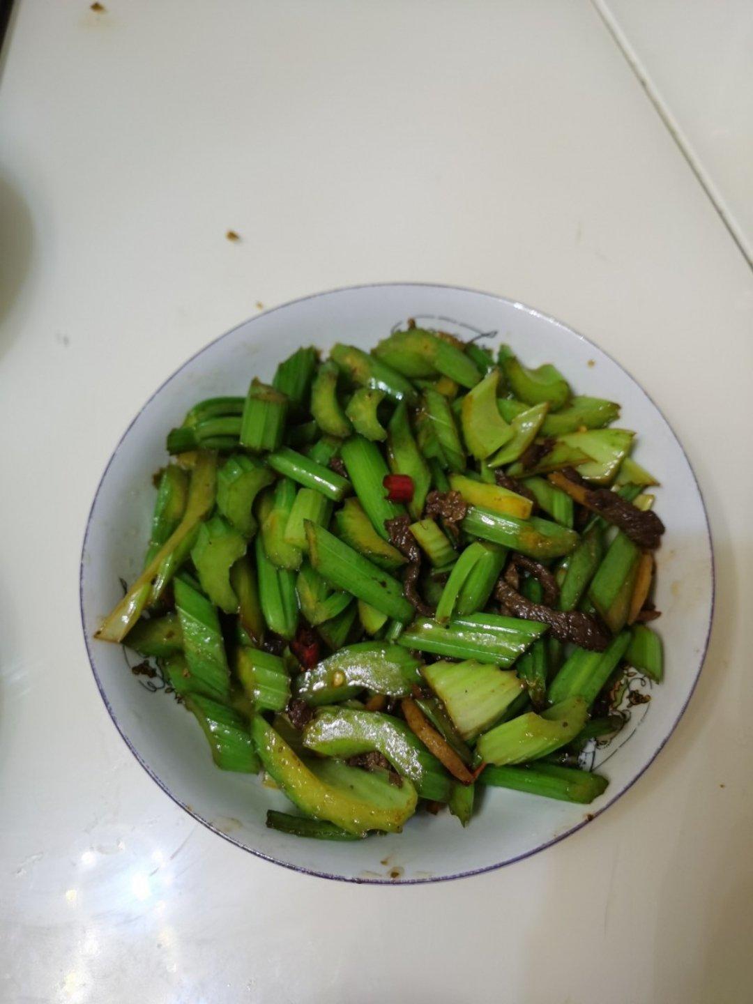 芹菜炒肉