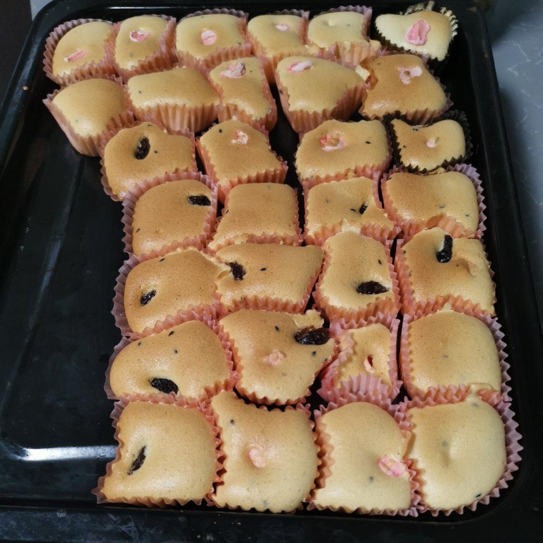 纸杯蛋糕，绝对不塌不裂，百分百成功四段式烘烤方法，不私藏无保留