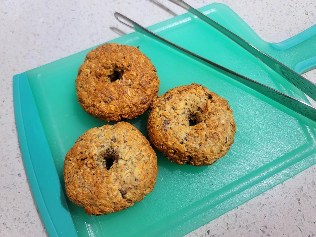 燕麦奇亚籽亚麻籽贝果