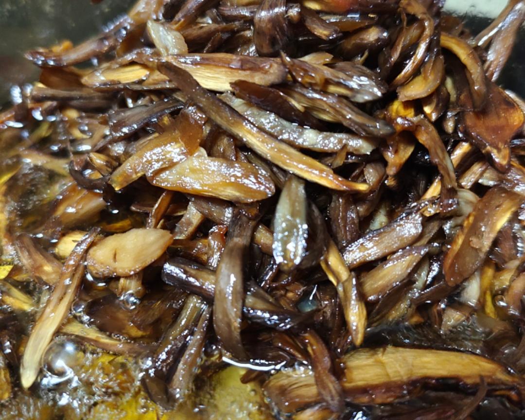 靠山吃山，炸鸡枞油