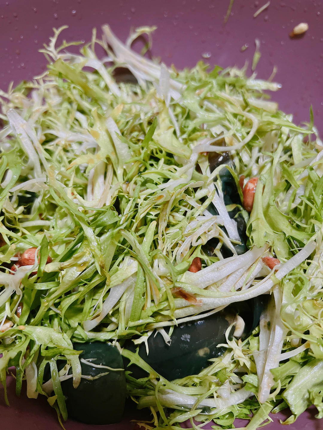 东北凉菜_苦菊皮蛋花生米