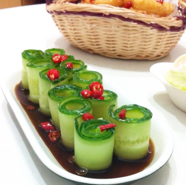 雷西和狒狒做的泰式凉拌黄瓜卷