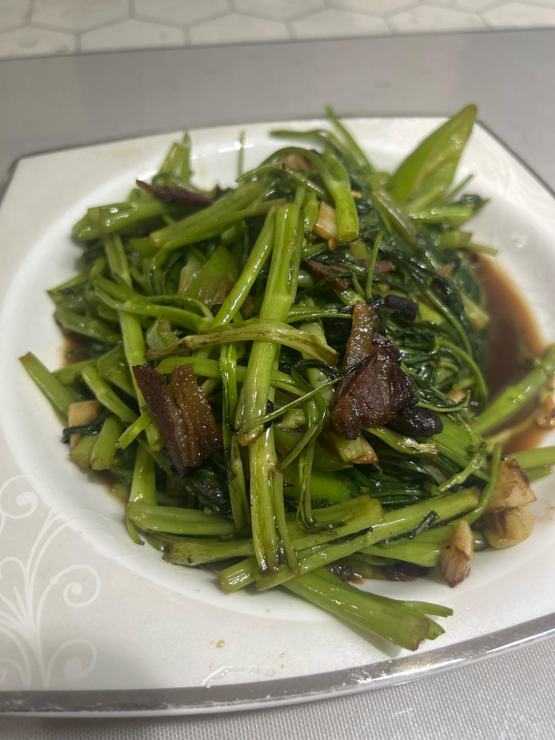 脆嫩爽口喷香滴｜手撕空心菜梗炒腊肉