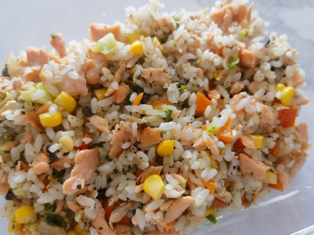 低脂三文鱼炒饭