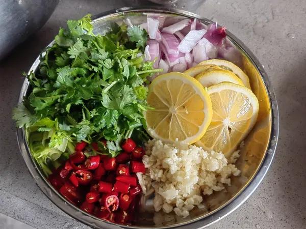 停不下来的秘制凉拌鸡爪