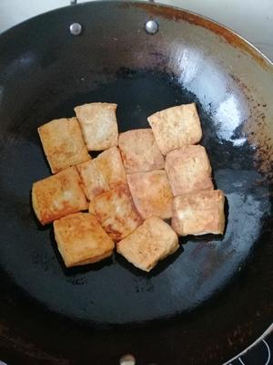 油煎老豆腐的做法 步骤3