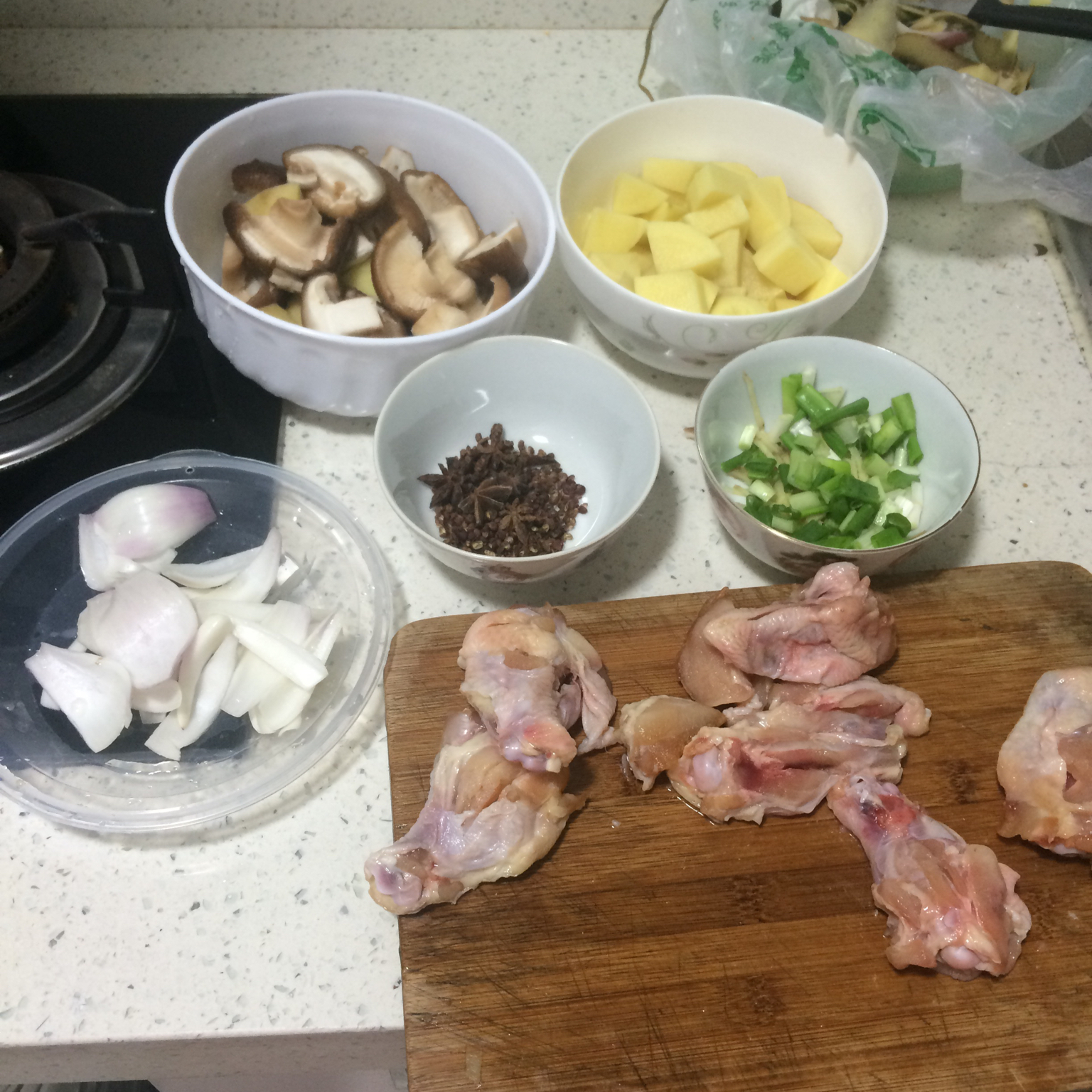 香菇鸡肉炖土豆
