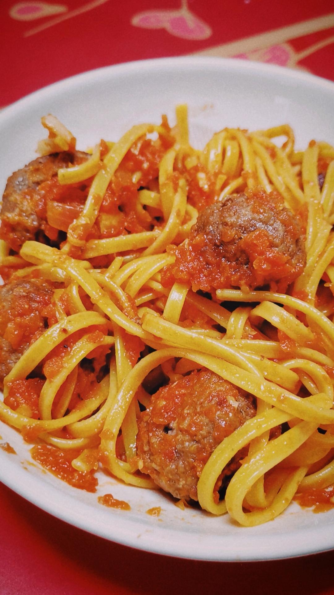 经典意大利面～～红酱牛肉丸意面（pasta with meatball）