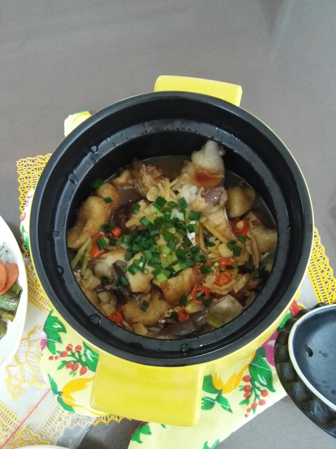 砂锅焖鱼煲