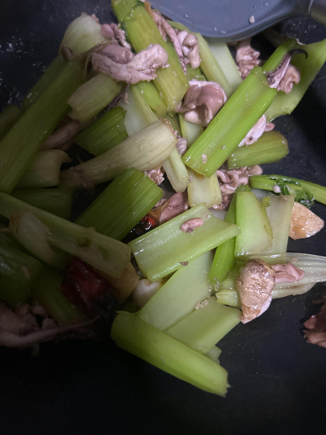 芹菜炒鱿鱼🦑