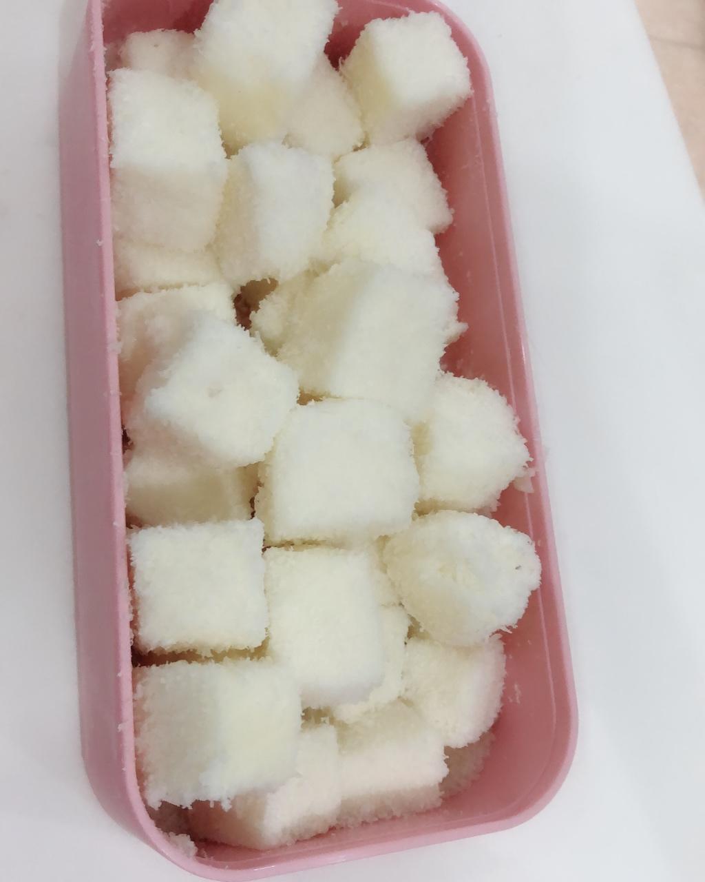 【视频】85度C 椰蓉牛奶小方～不用烤箱的夏日甜点