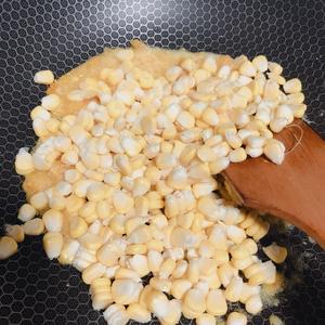 咸蛋黄焗玉米的做法 步骤5