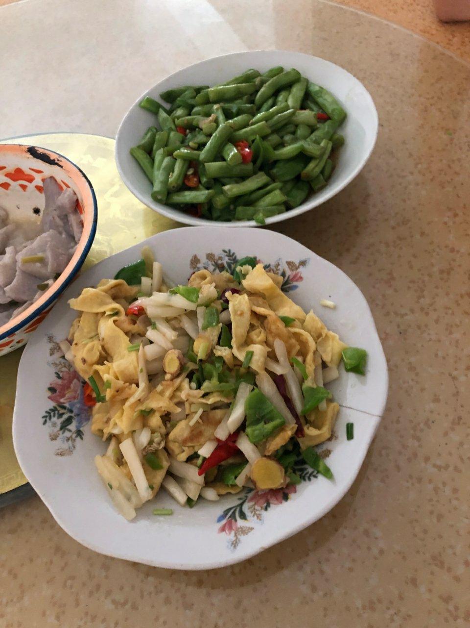 就粥下饭两相宜的酸萝卜蛋皮