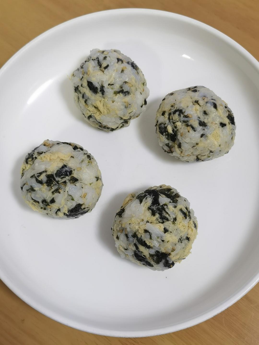 海苔肉松饭团