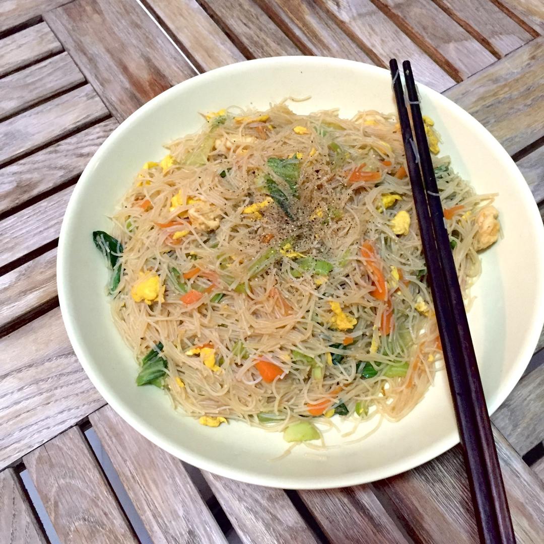 包菜粉丝炒鸡蛋