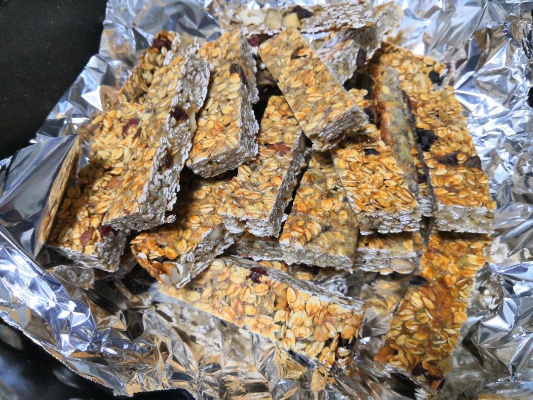 超级简单超快手-无油无糖超级健康的—香蕉燕麦坚果能量棒