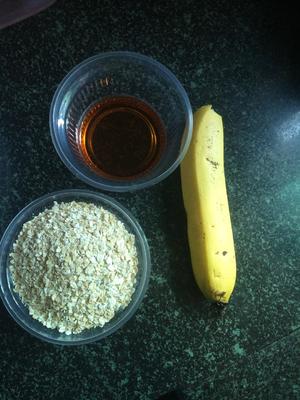无油蜂蜜香蕉燕麦饼干的做法 步骤1