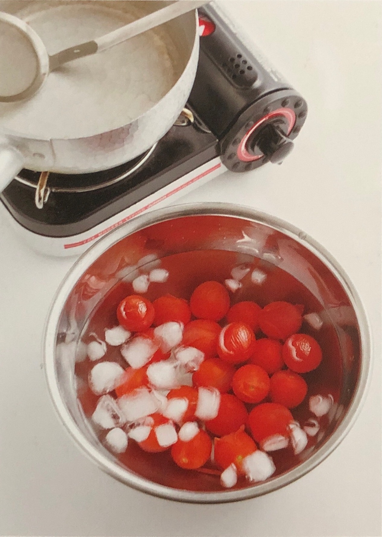 【3个步骤，10分钟上菜】酸甜爽口腌渍小番茄的做法 步骤1