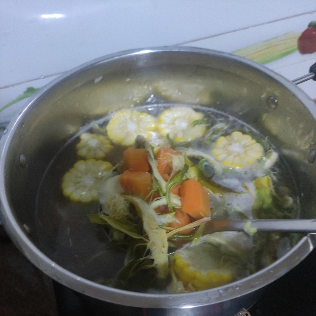 粤式老火清润霸王花猪骨汤