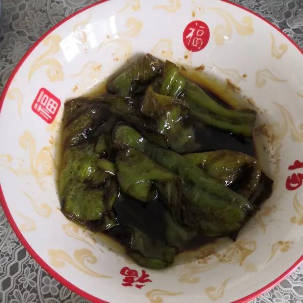 百吃不厌的糖醋虎皮青椒，有丰富的维C、膳食纤维，多吃益善