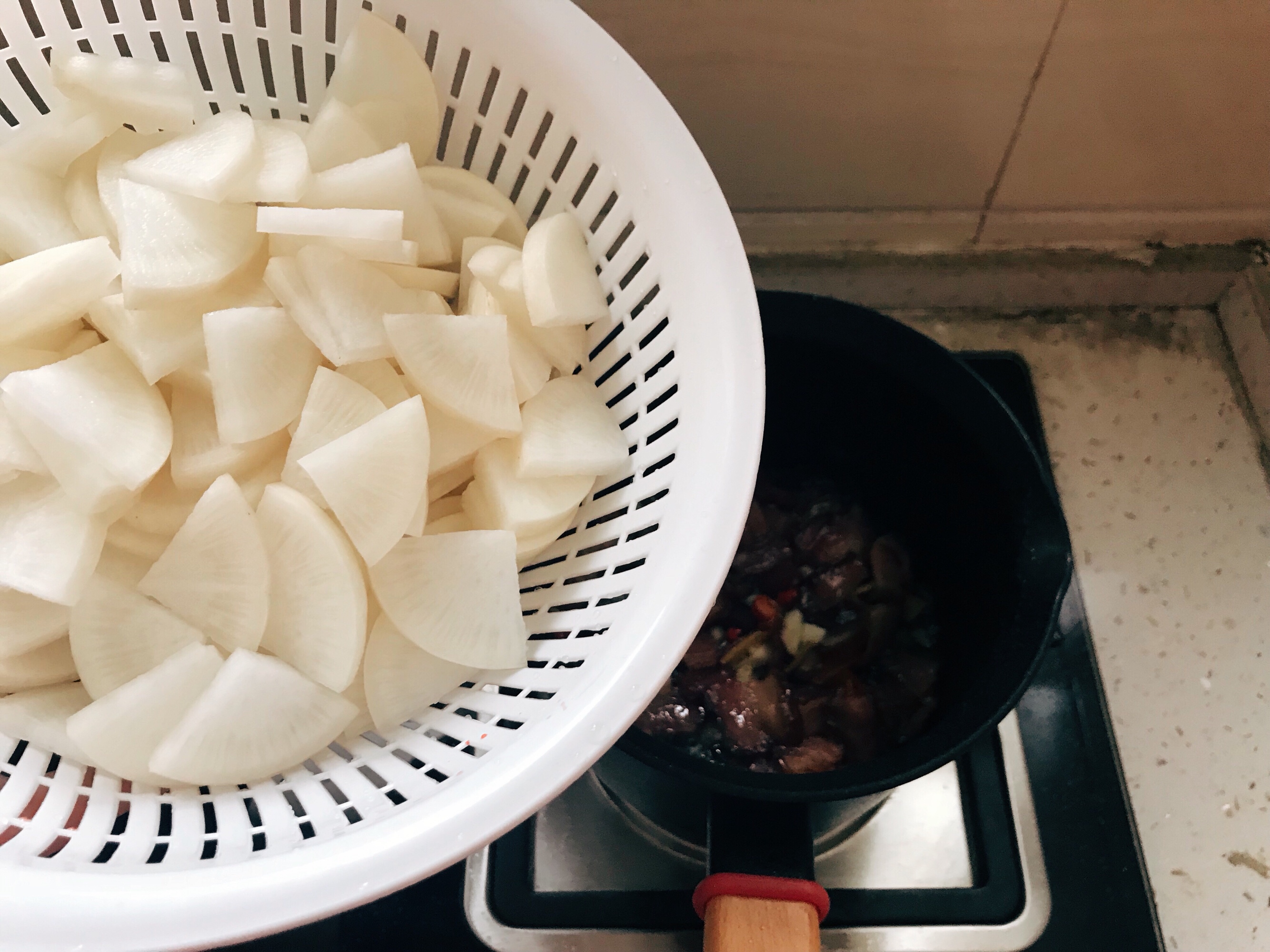 湘菜～腊肉炖萝卜的做法 步骤8