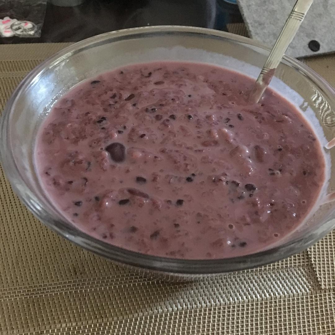 牛奶紫米红豆 汤.粥 (电饭煲版)