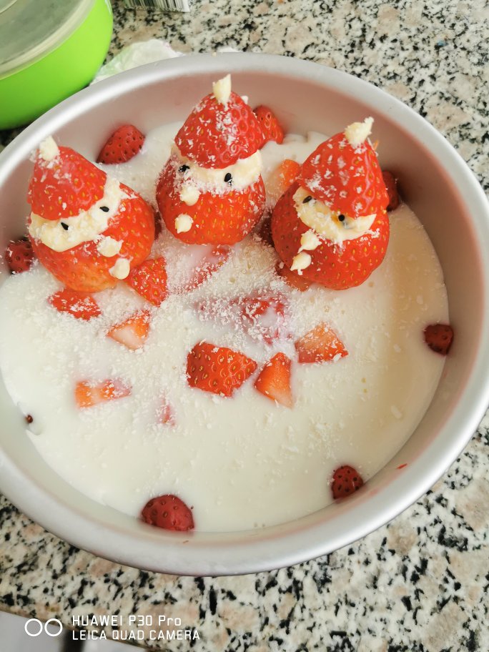 草莓雪人酸奶蛋糕——不用烤箱的懒人版