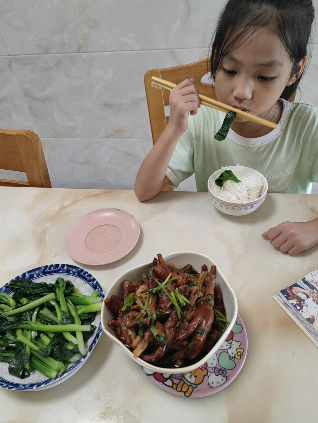 火爆餐厅的鸡翅鸡爪煲，软嫩鲜香，入口即化