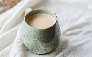 锅煮奶茶的做法 步骤7