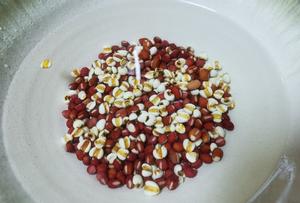 20分钟豆浆机红豆薏米神仙水的做法 步骤2