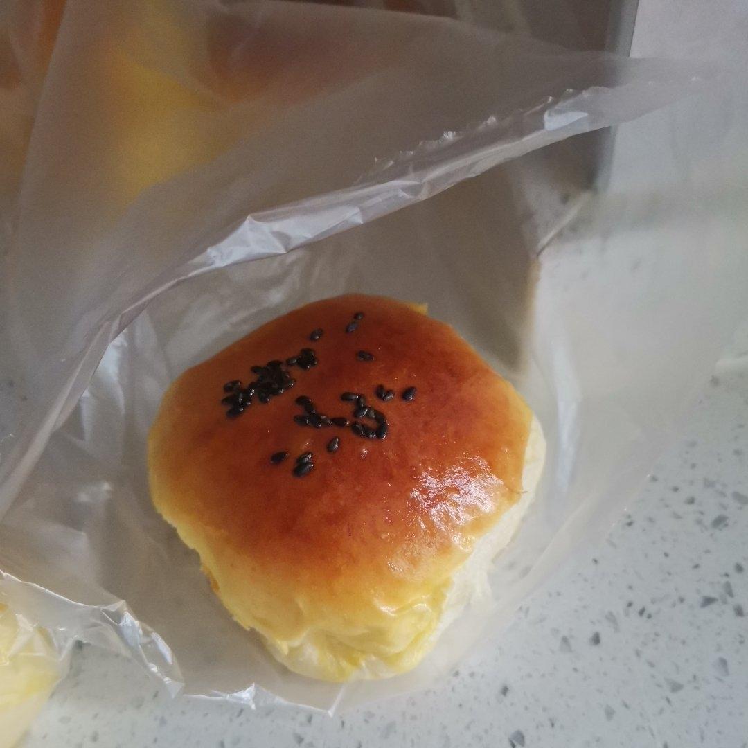 如棉花般松软的海苔肉松面包