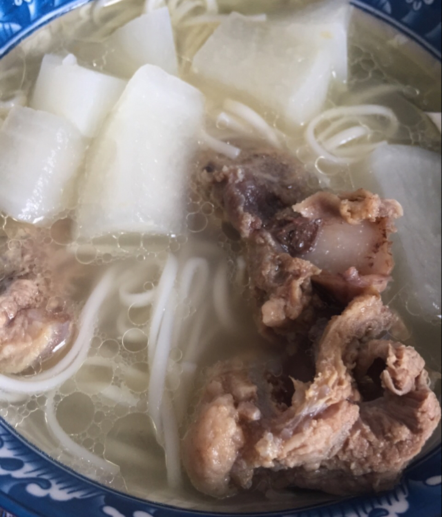 萝卜牛骨汤