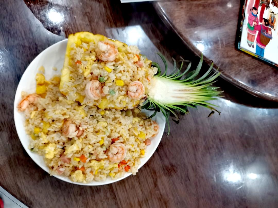 清爽的凤梨蛋炒饭