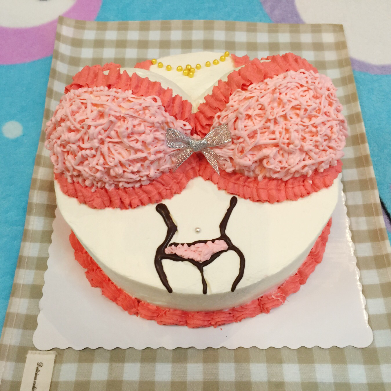 大脸猫爱daisy做的比基尼蛋糕