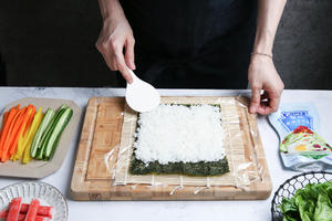 家里也能做出的日料经典寿司卷的做法 步骤5