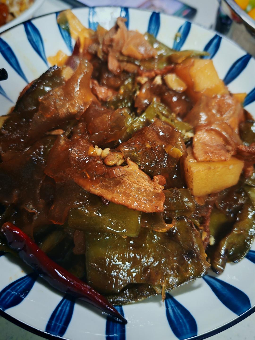 绝对正宗的东北土豆豆角炖五花肉