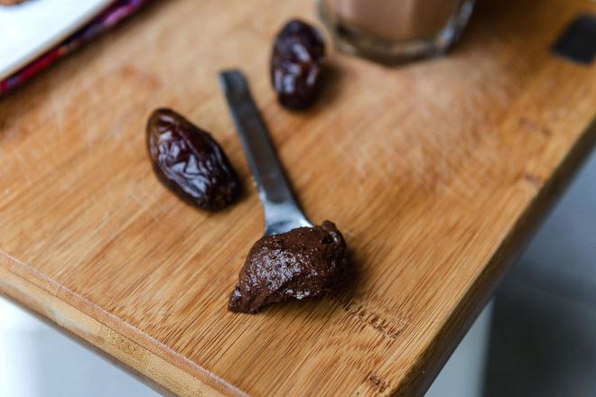 浓香甜蜜——坚果椰枣巧克力抹酱的做法
