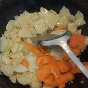 辣白菜土豆片的做法 步骤3