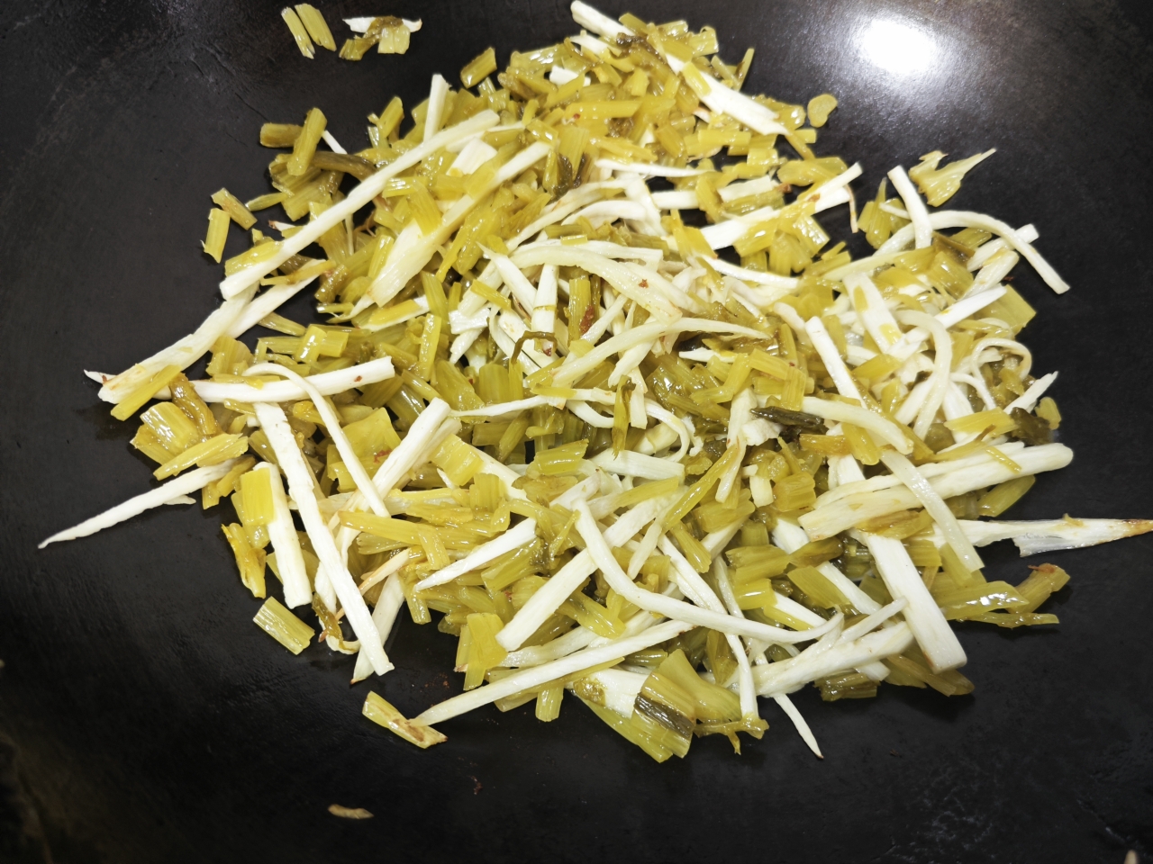 咸菜茭白炒肉丝的做法 步骤4