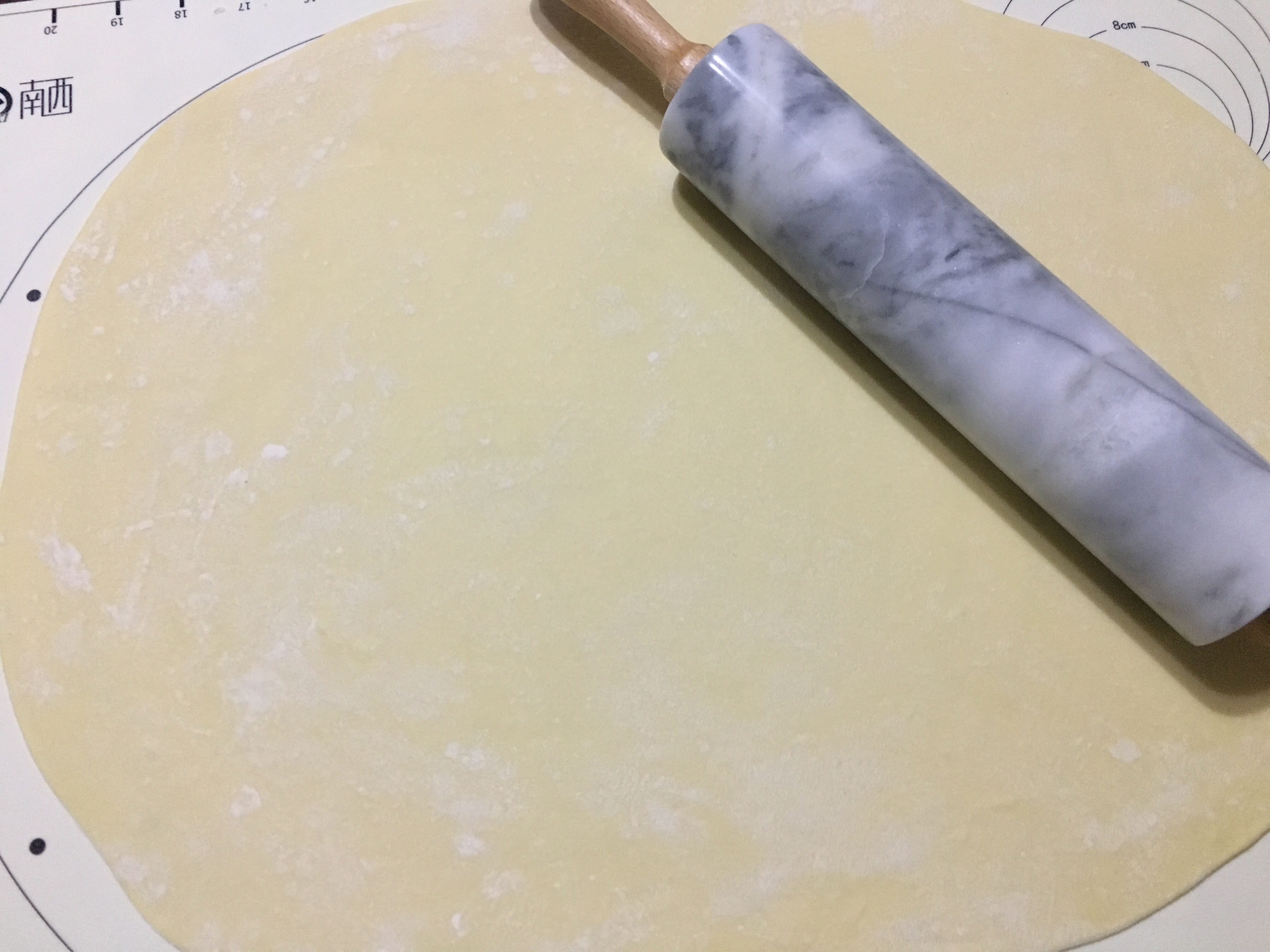 饺子皮（薄而筋道不用一个个擀）的做法 步骤4
