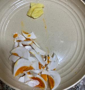 咸鸭蛋春菜汤 十分钟快手汤的做法 步骤3