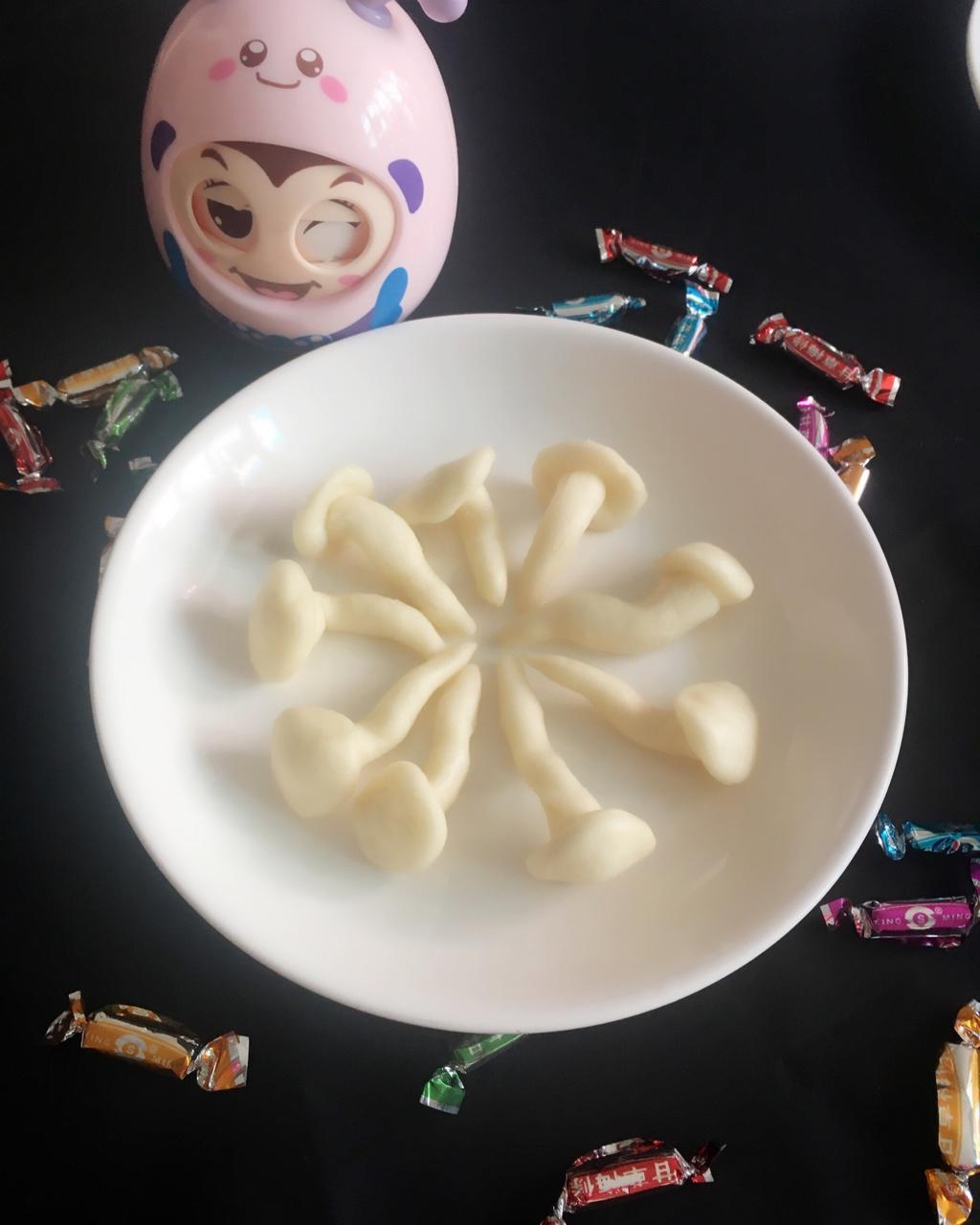 抽象白玉菇馒头