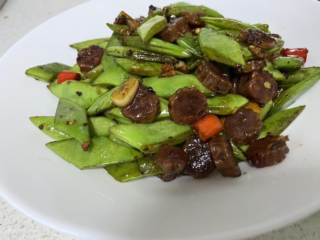 豌豆角炒香肠（超下饭零难度）