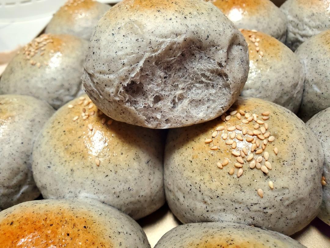 黑芝麻餐包~面包界的黑美人