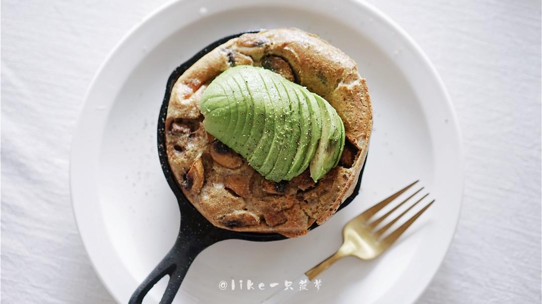 【健康三餐】菠菜培根牛油果荷兰松饼